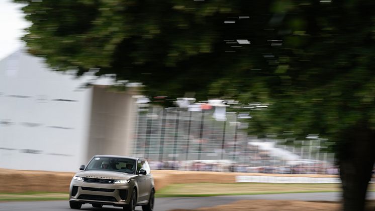 JLR_GoodwoodFoS2024_PressRelease_250624_RangeRoverSportSV.jpg