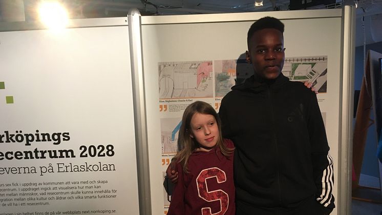 Eleverna Manne Brink och Ricky Karitunze från Erlaskolan Östra