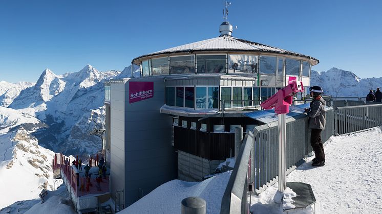 Le bâtiment du sommet Schilthorn - Piz Gloria en hiver