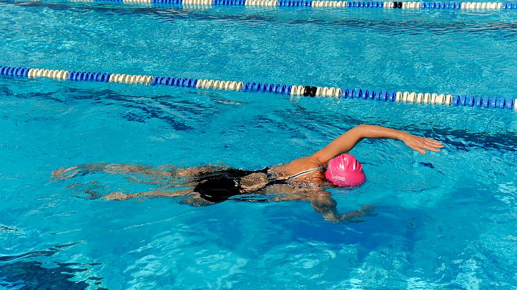 Stila i poolen: Crawlkurs för vuxna på solsemestern