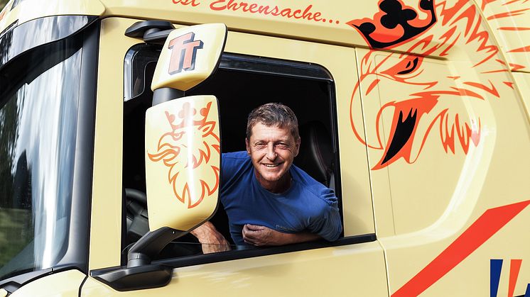 Für Reinhold Taus besteht der Hauptvorteil des Scania V8 in der schieren Kraft des Motors.