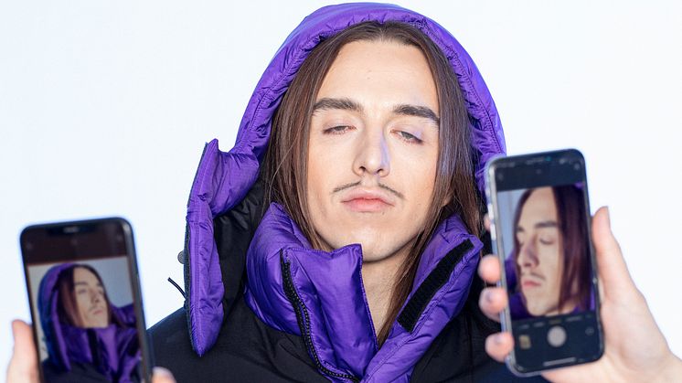 Når jorden har taget en tur om solen, står Tommy Cash klar til at give Store VEGA en musikalsk mavepuster med sine vanvittige mix af eurodance, hardcore techno og hiphop.