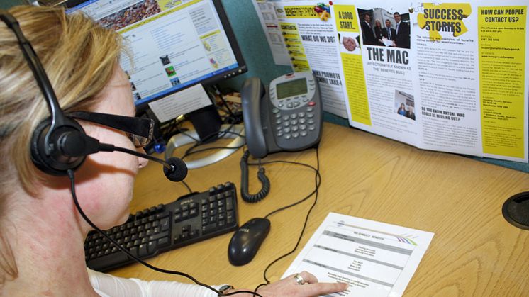 Call centre extends opening hours to deal with benefit changes