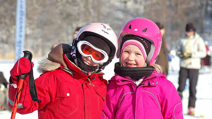 Flottsbro välkomnar Vårbackaskolan, glada vinnare av 2015 års friluftsdagsstipendium! 