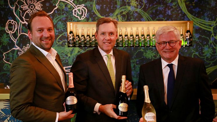 v.l. Daniel Stühler, Luxury Relationship Manager; Tim Paech, Managing Director Western Europe Entity; Hervé Deschamps, Kellermeister Perrier-Jouët