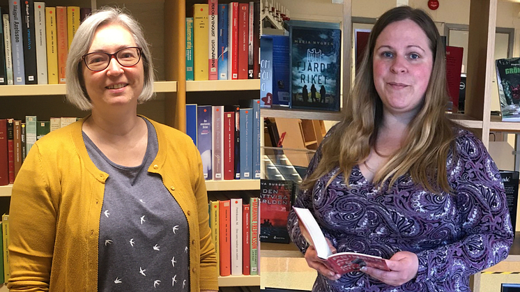 Annika Parbring och Josefin Malefelt är som skolbibliotekarier en pedagogisk resurs för både elever och lärare på Lindeskolan i Lindesberg.