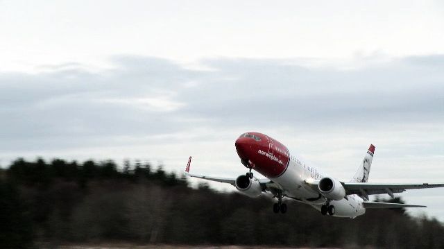 Take-off  LN-NOB at BGO