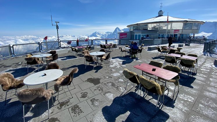 Terrassenbetrieb auf der grossen Schilthorn-Plattform