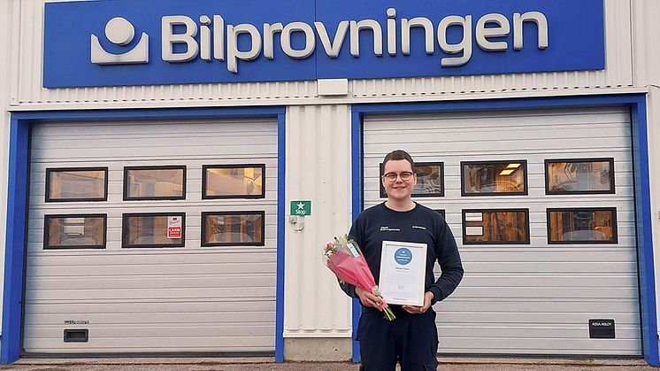 Mikael Fleen, besiktningstekniker på Bilprovningen i Västerås-Tunbytorp, har utsetts till månadens medarbetare. Foto: Bilprovningen