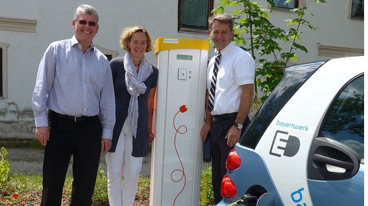 Presseinformation: Mobil mit Strom: Gemeinde Brunnthal und Bayernwerk nehmen öffentliche Ladesäule in Betrieb