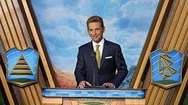 David Miscavige, styrelseordförande för Religious Technology Center ledde invigningen,