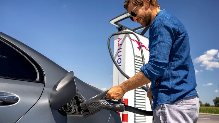 Endnu nemmere opladning: Mercedes-Benz introducerer Plug & Charge til plug-in hybrider