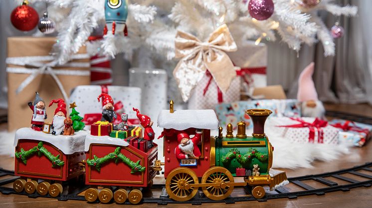 Rustas nyheter för julen gör det enkelt att skräddarsy gran, pynt, textilier och belysning efter favoritstilen.