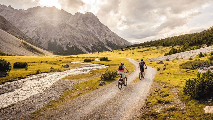 Mountainbiken auf dem Hochmoor La Stretta im Val Muestair in Graubuenden © Schweiz Tourismus
