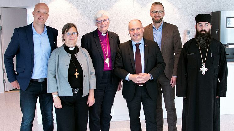 Sveriges kristna råd besökte justitie- och migrationsminister Morgan Johansson. Från vänster: Mikael Stjernberg, Karin Wiborn, Antje Jackelén, Morgan Johansson, Daniel Alm och Jean Mansour. Foto: Bill Nilsson/Regeringskansliet.