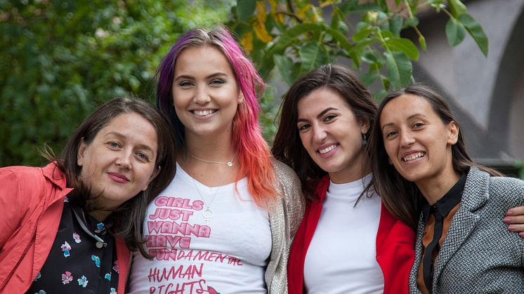 Linnéa Claeson, goodwill-ambassadör, med Luljeta Demolli, Nita Zogiani och Lavdi Zymberi från Kosovo Gender Studies Centre