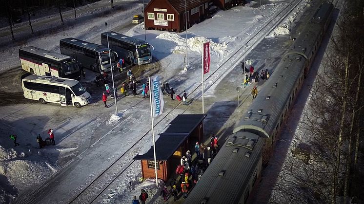 På söndag ankommer över 270 resenärer med nattåget till Röjan