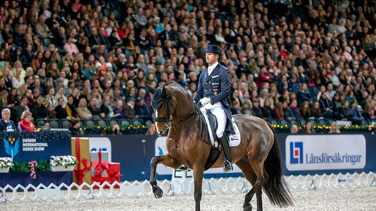 Saab Top 10 Dressage gick hem hos publiken. Här Patrik Kittel och Well Done de la Roche CMF. Foto: Roland Thunholm