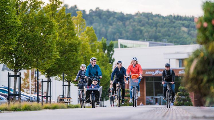 Pressinbjudan - Kommunens medarbetare testar cyklar vid Skövde arena
