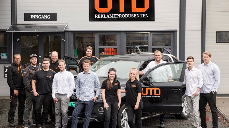 Kontinuerlig vekst for UTD Reklameprodusenten, som nylig kapret den attraktive kontrakten for produksjon av bussreklame i Buskerud. Foto: Erik Skjøldt 