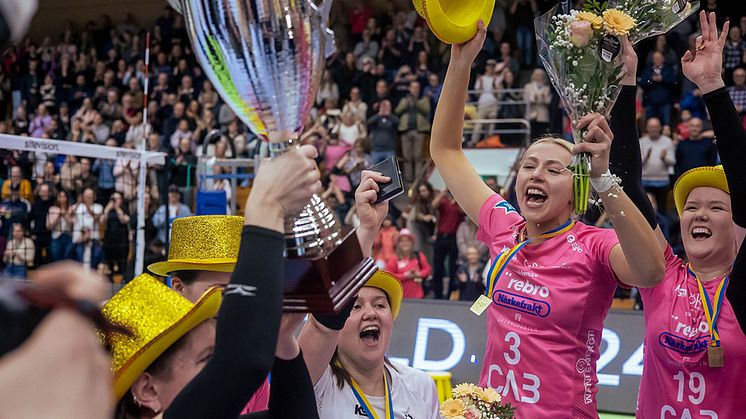 20240420-Volleyboll-Orebro-Volley-EVS-SM-Guld-R6_2447-Daniel-Lubner-X2_960x540.jpg