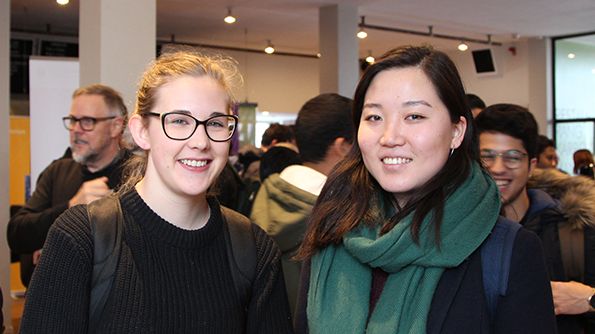 Anna och Lovisa - studenter på KTH som besökte P.S. Saknar dig.