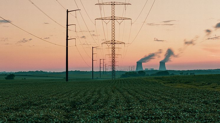 Energikrisen visar att väderberoende kraftproduktion inte ensamma kan utgöra basen för moderna samhällens elsystem. 