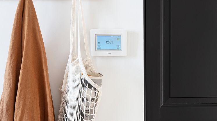 Med TECEfloor Connect centralenhet fjärrstyr du värmen i huset eller sommarstugan.