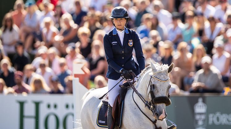 Det blir svensk girl power vid helgens omgång av Longines FEI Jumping Nations Cup i Hickstead, Storbritannien. Wilma Hellström är en av fem svenska ryttare på plats som ska försöka ta Sverige till final i Barcelona. Foto: Mathilda Ahlberg/Bildbyrån