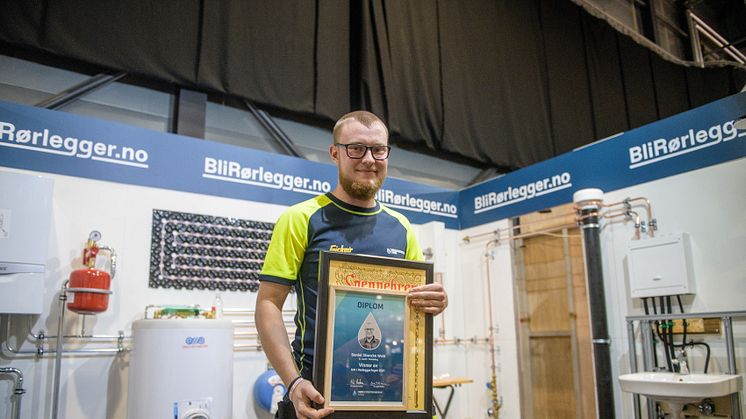 Med svennebrev og NM-gull i hånd. Daniel Skancke Wold ble den store vinneren under rør-NM.