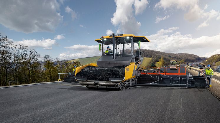 Volvos nya elektriska skridar värmer upp storskalig asfaltläggning