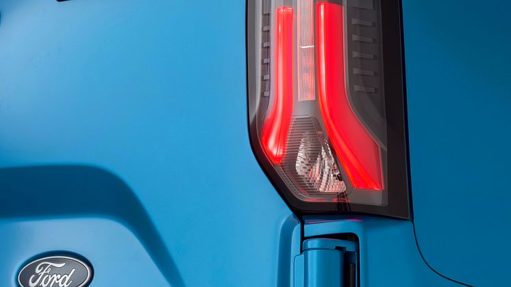 Ford E-Transit Custom Sport Digital AquaBlue (7)