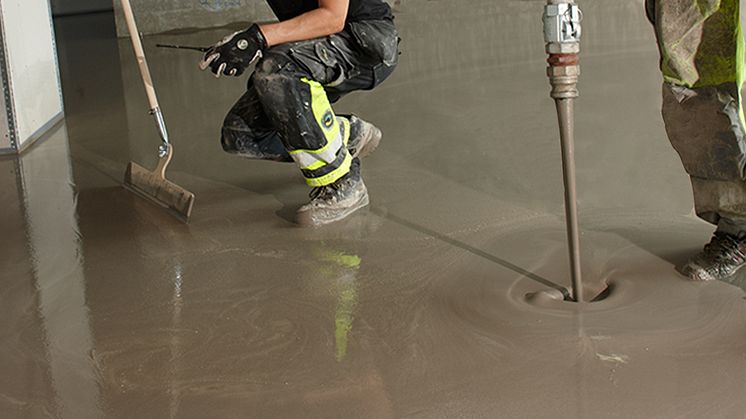 weberfloor 150 dura, en normaltorkande avjämningsmassa med lägre CO2-avtryck