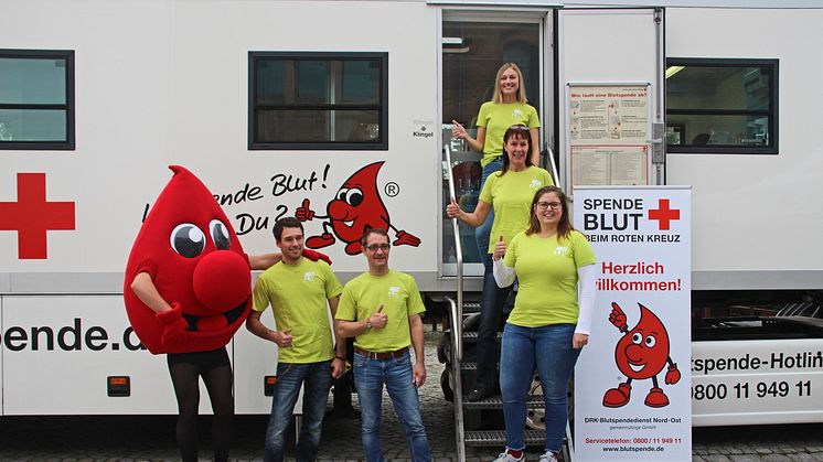 Das DRK-Blutspendemobil auf dem Hochschulcampus. © TH Wildau / Bernd Schlütter