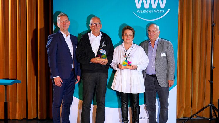 WWKULTURPREIS22 für filmreife Leistung (v. l.): Jürgen Noch, WW, Reinhard Brockmann, Odins Filmtheater, Barbara Mikus, Wirtschaftsförderung Bad Lippspringe, und Laudator Hans Jacobshagen.