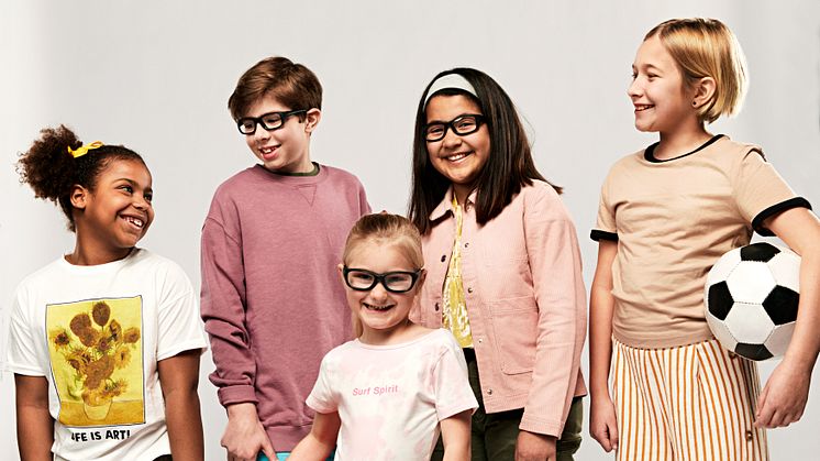 Nu får alla barn mellan fem och tolv år med synfel gratis aktivitets- och sportglasögon genom initiativet "Alla ska se!" som bland annat Generation Pep och Synsam står bakom.  