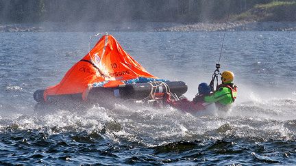 48 timmar i en livflotte – unik räddningsövning med Sjöräddningssällskapet