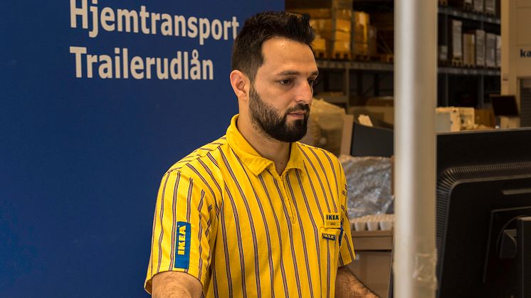 Awaz Oskan, medarbejder i vareudleveringen i IKEA Aarhus