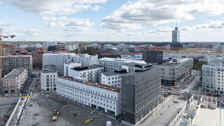 Den första etappen av kvarteren Hestur och Valvik i Kista äng, med hyresrätter och studentbostäder, är nu redo för inflytt. Bild: Lasse Olsson Photo