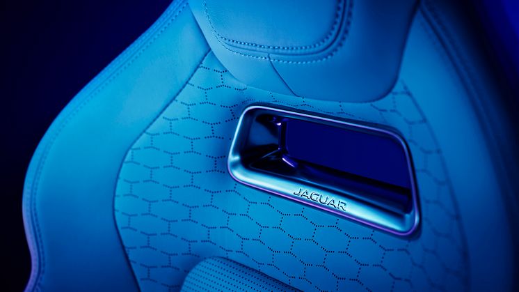 Jag_F-PACE_24MY_Interior_03_Detail_GL_012_141222