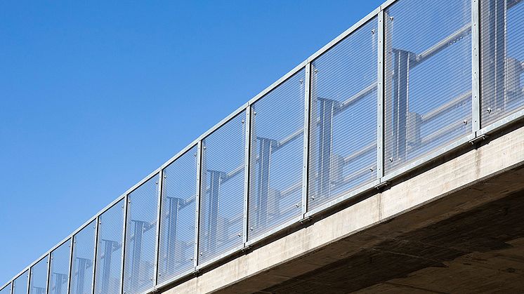 Bullerskydd av PLEXIGLAS® Soundstop levererat av gop på Nordreälvbron i Kungälv