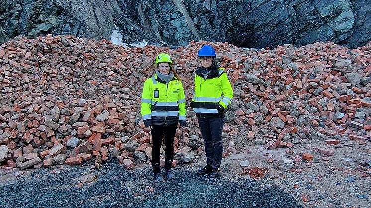 Marie Hallaren i Franzefoss (t.v.) og Heather Louise Mason i Trøndelag Fylkeskommune samarbeider for økt gjenbruk av byggematerialer.