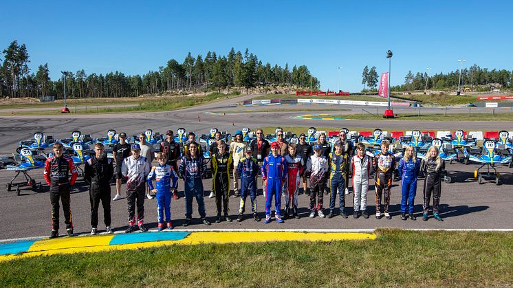 Historiens första SM i el-kart med prins Carl Philip på startlinjen