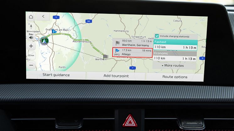 Navigationssystemet registrerer om batteriniveauet er tilstrækkeligt til at nå destinationen - og tilføjer automatisk de nødvendige ladestationer langs ruten 