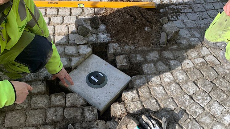 Smarta sensorer mäter trycket på parkeringsplatser i Eslövs centrum.