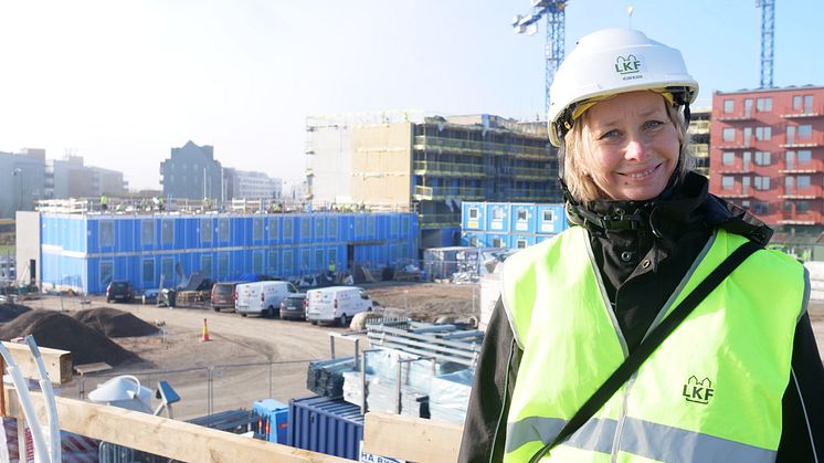 Helena Nilsson, byggprojektledare på LKF. Som tonåring beställde hon huskataloger för studera olika intressanta planlösningar. Foto: Michael Svensson / LKF