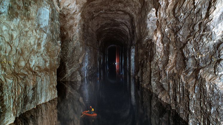 Historiskt ögonblick: Råolja lastas ut från Göteborgs Hamn