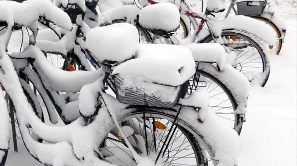 Felparkerade cyklar kan ställa till med problem under vinterhalvåret därför ska dessa flyttas. Foto: Pixabay
