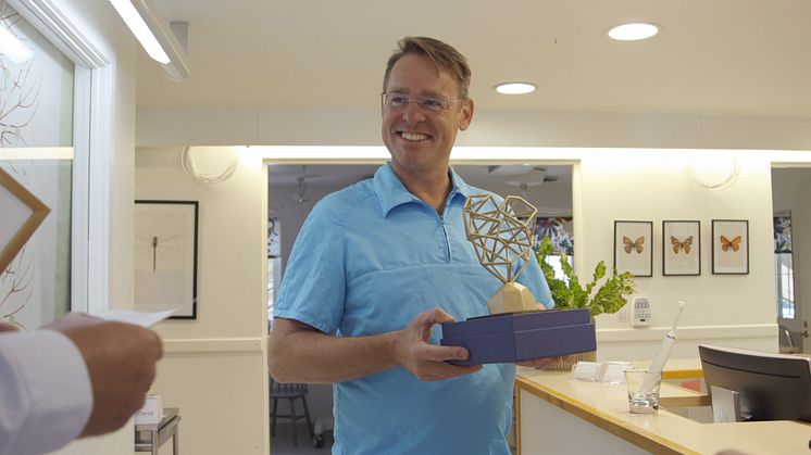 Tandläkare Johan Hagman tilldelades Guldhjärtat 2020.
