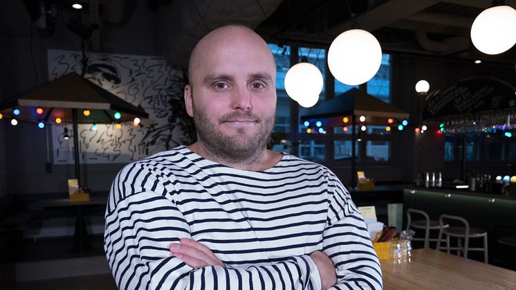 Oskar Lundberg i restaurangen på Boulebar Liljeholmen